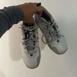 Nike Boys baseball cleats - White and Gray